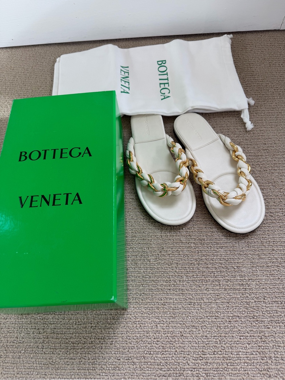 Bottega Veneta Cream Leather Chain-Detail Slide Sandals